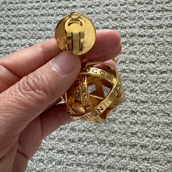 Vintage Authentic Chanel Earrings - Picture 6 of 9